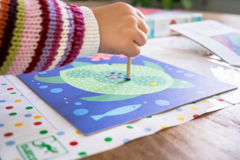 Djeco® Pointillism Painting with Sticks - Image 2