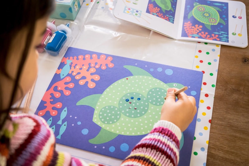 Djeco® Pointillism Painting with Sticks - Image 9