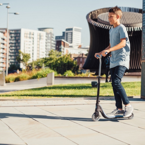 Globber Flow 125 2 Wheel Scooter Black Navy Blue - Image 6