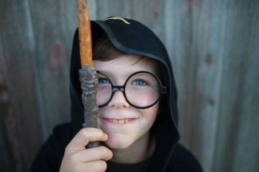 Great Pretenders Wizard Cloak with Glasses - Size 5-6