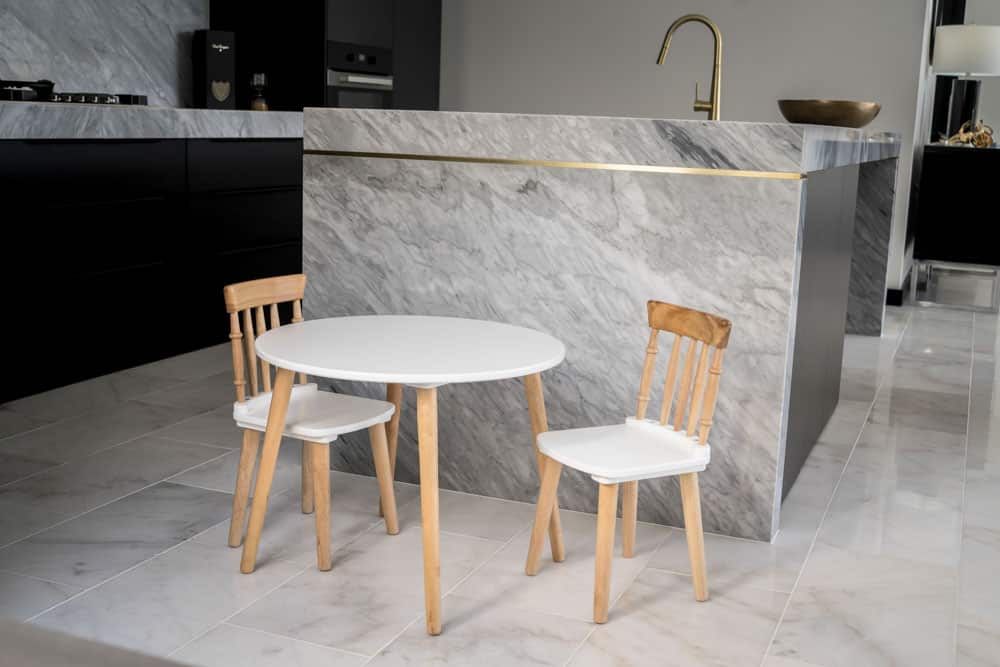 Le Toy Van Honeybake Spindle Table and 2 Chairs