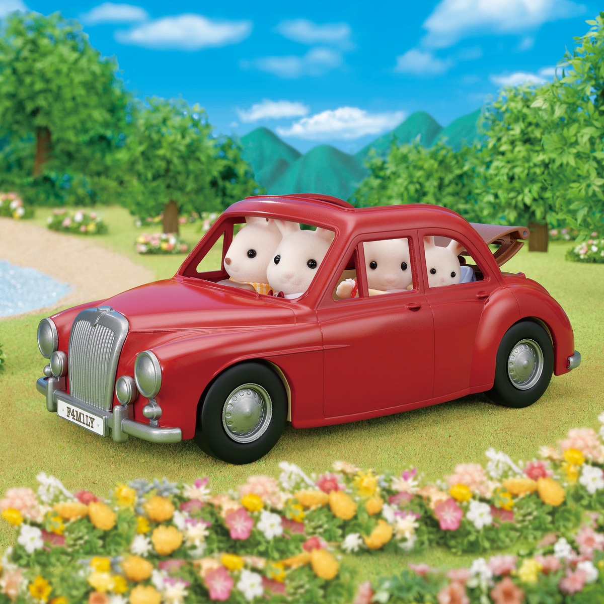 Sylvanian Families Family Cruising Car Customisable Fun for Road Trips