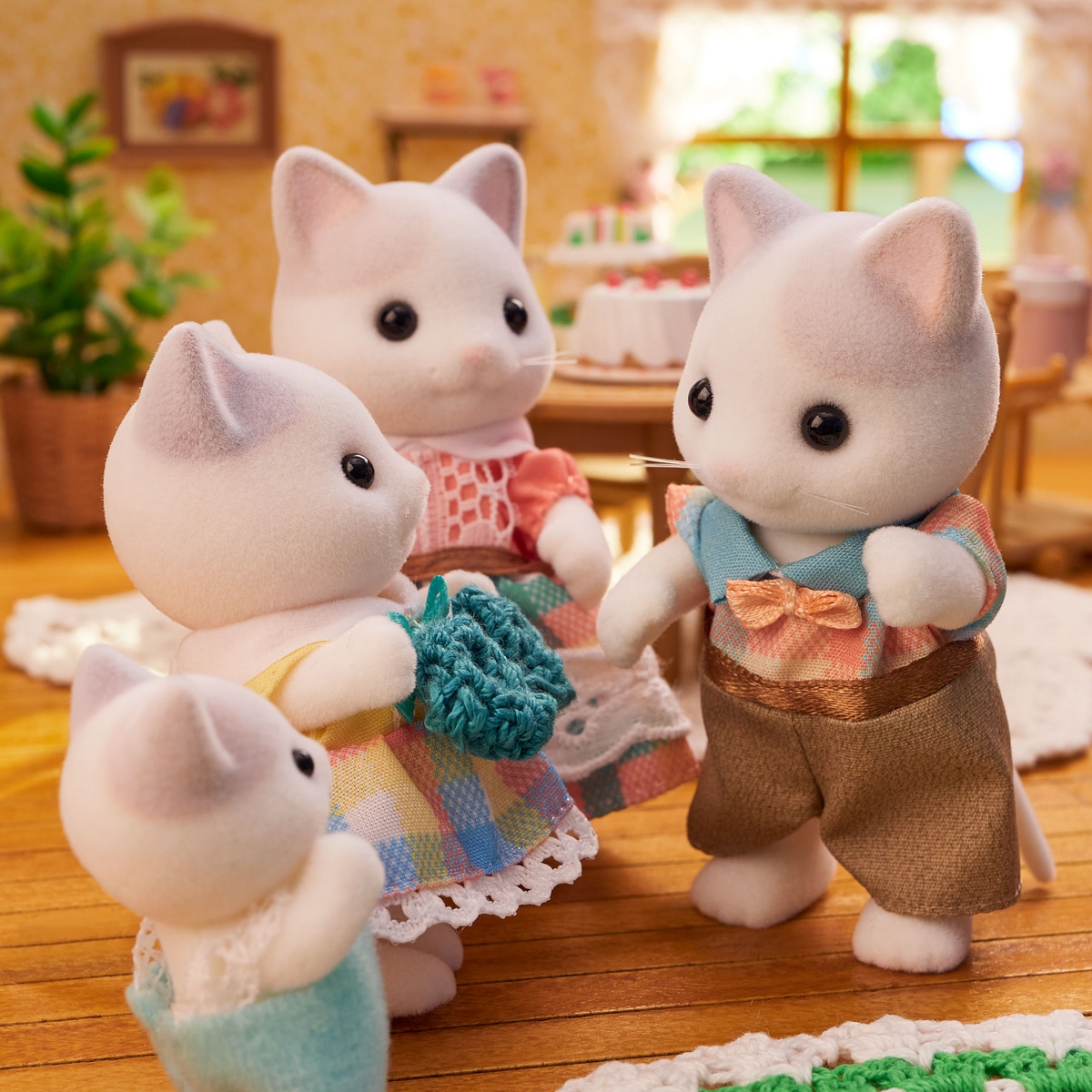 Sylvanian Families Latte Cat Family