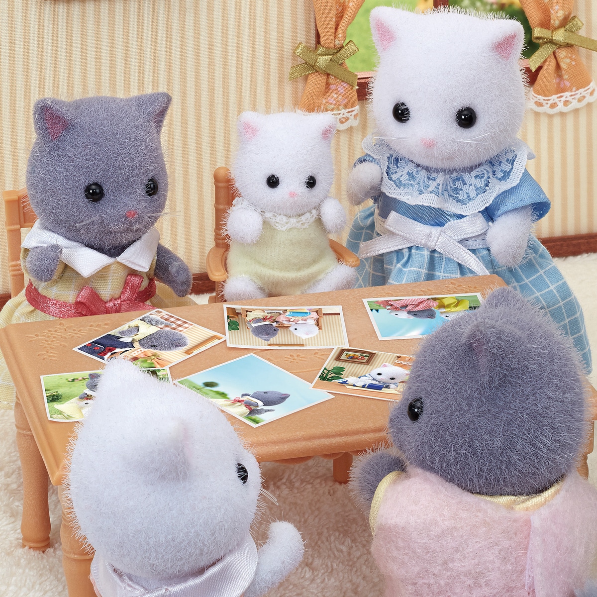 Sylvanian Families Persian Cat Family