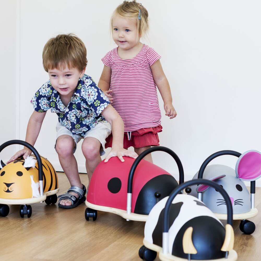 Une Licorne Noire Avec Une Corne Sur La Tête | Vecteur Premium